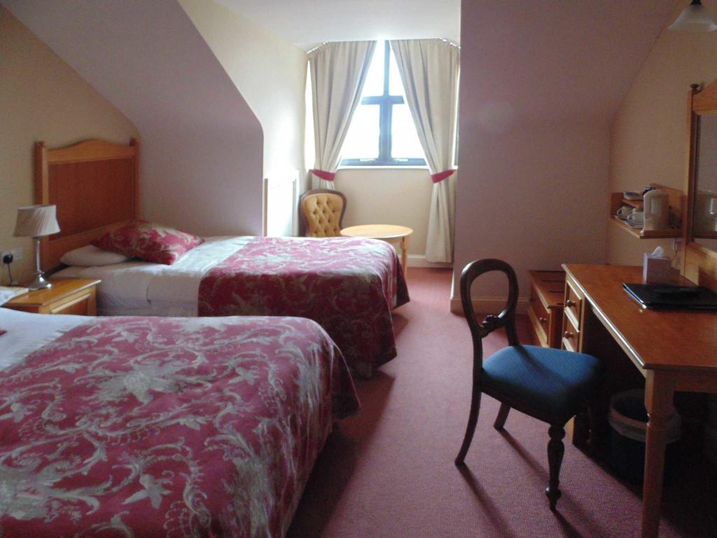 Ostan Oilean Acla Hotel Achill Sound ภายนอก รูปภาพ