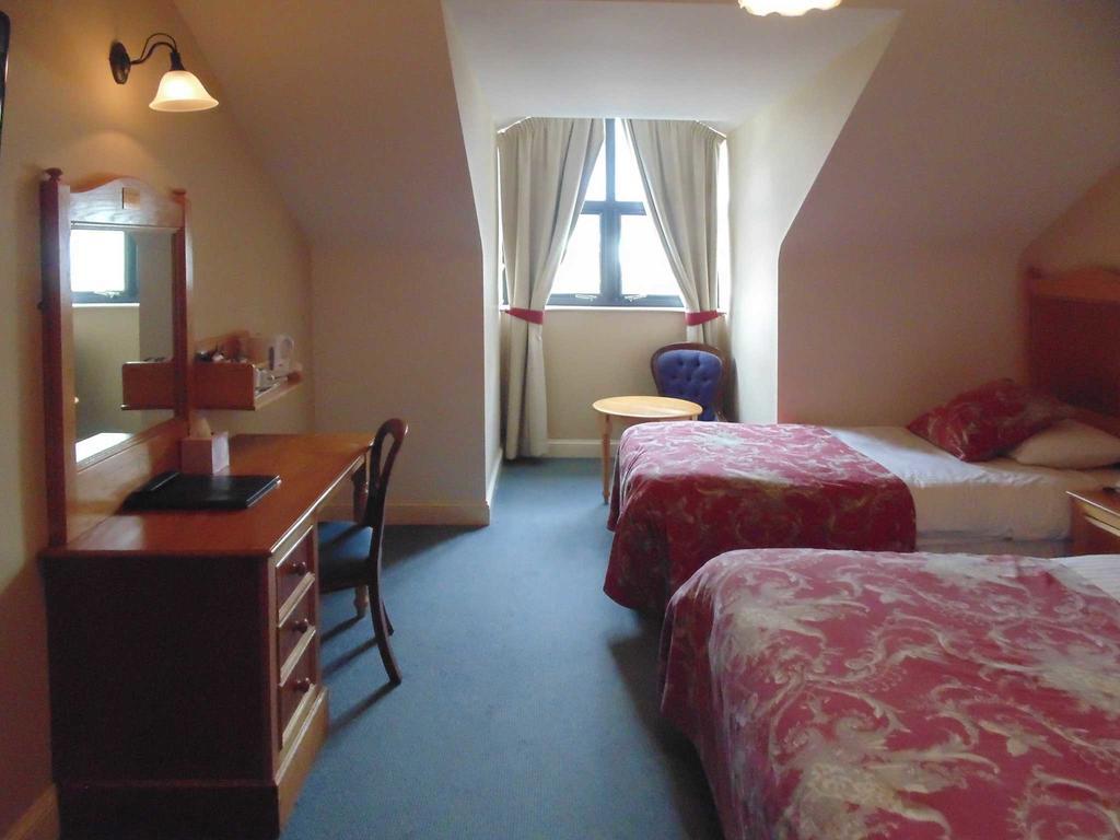 Ostan Oilean Acla Hotel Achill Sound ภายนอก รูปภาพ