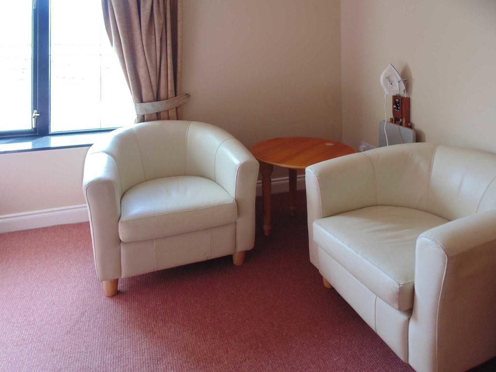 Ostan Oilean Acla Hotel Achill Sound ภายนอก รูปภาพ