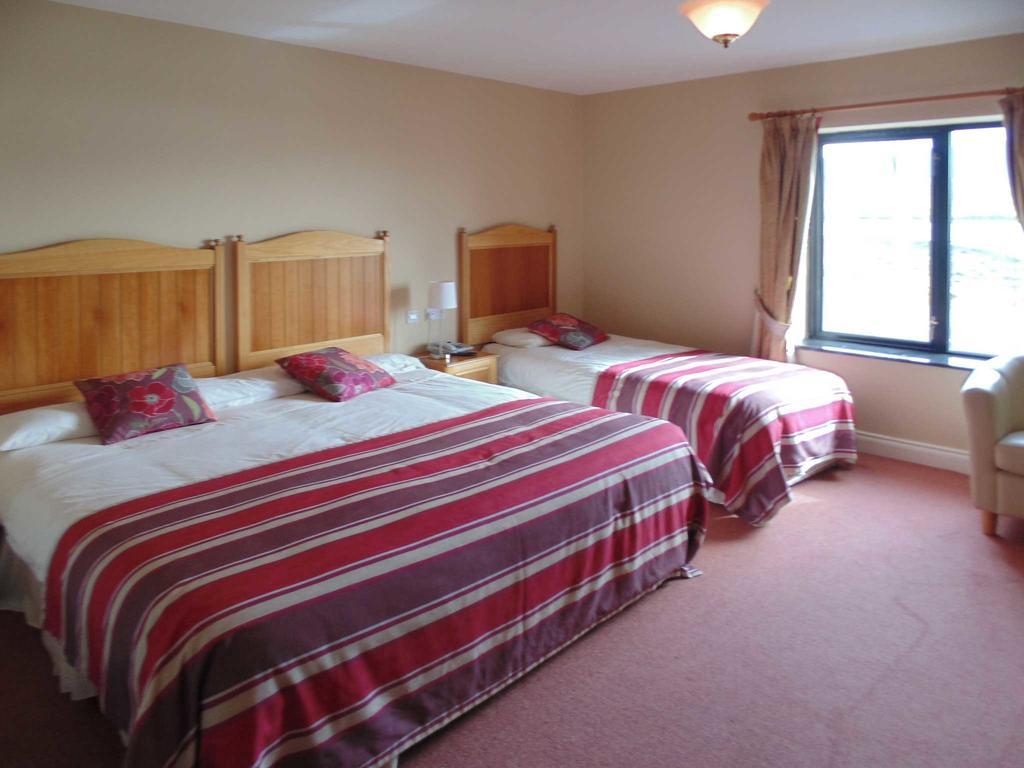 Ostan Oilean Acla Hotel Achill Sound ภายนอก รูปภาพ