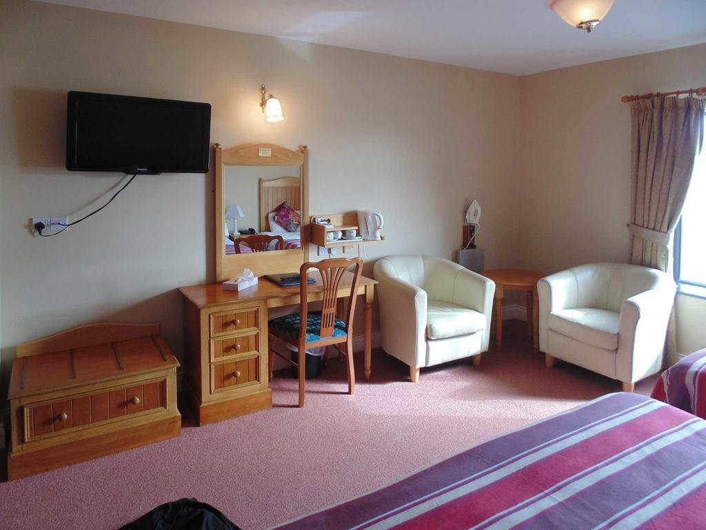 Ostan Oilean Acla Hotel Achill Sound ภายนอก รูปภาพ