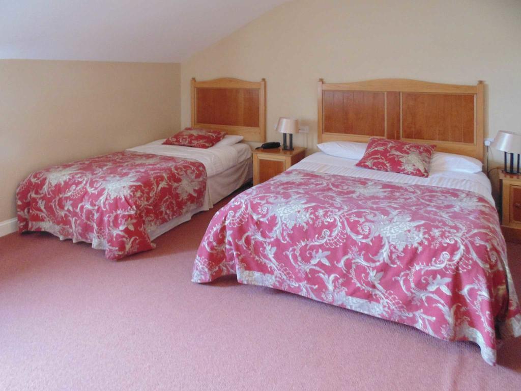 Ostan Oilean Acla Hotel Achill Sound ภายนอก รูปภาพ