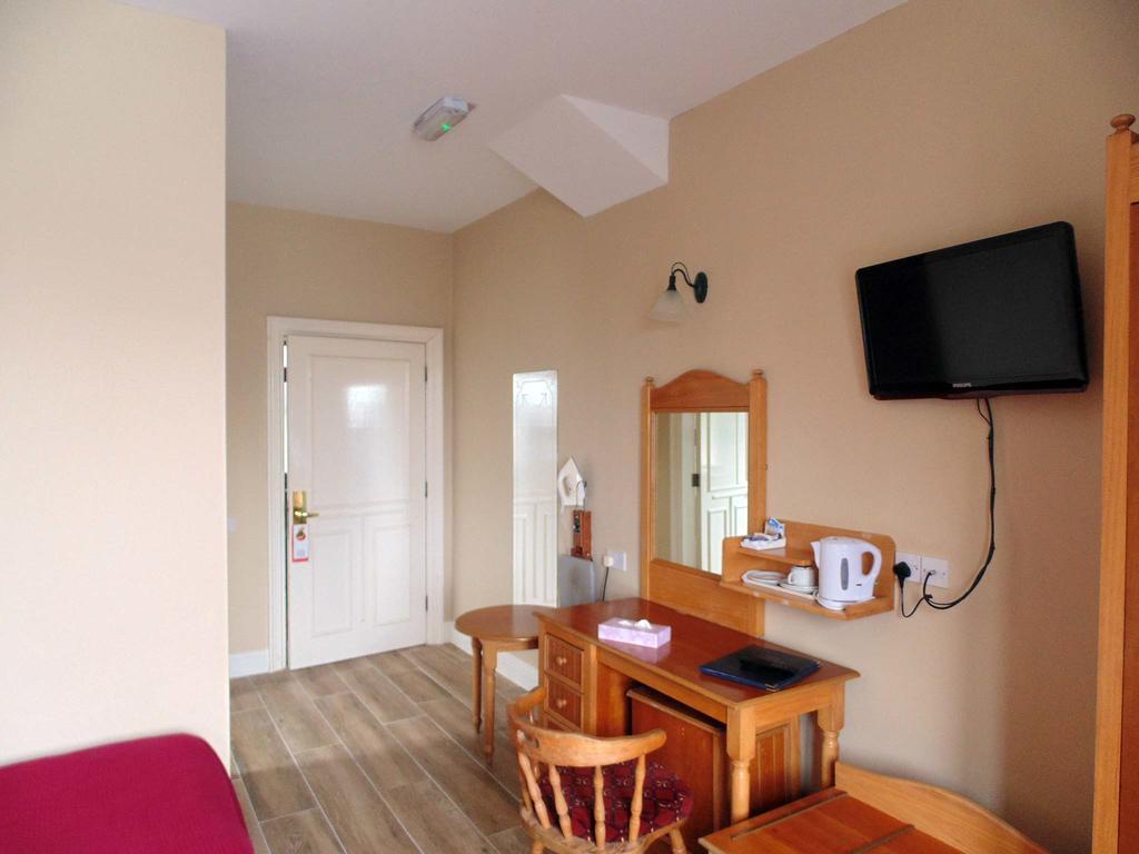 Ostan Oilean Acla Hotel Achill Sound ภายนอก รูปภาพ