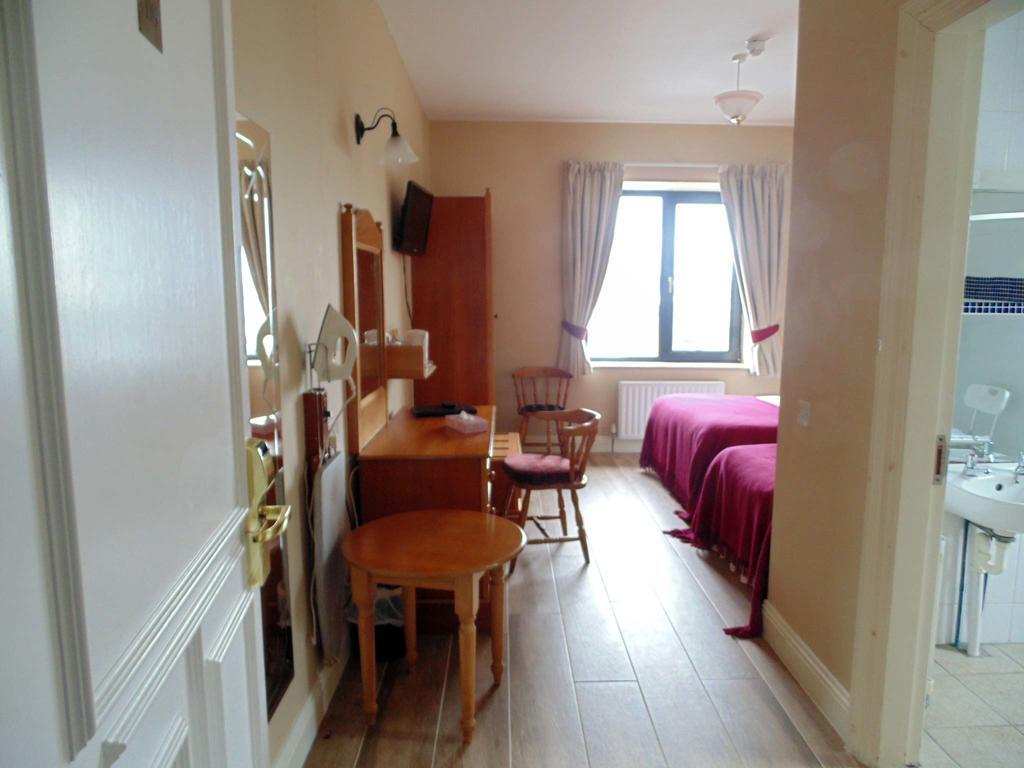 Ostan Oilean Acla Hotel Achill Sound ภายนอก รูปภาพ